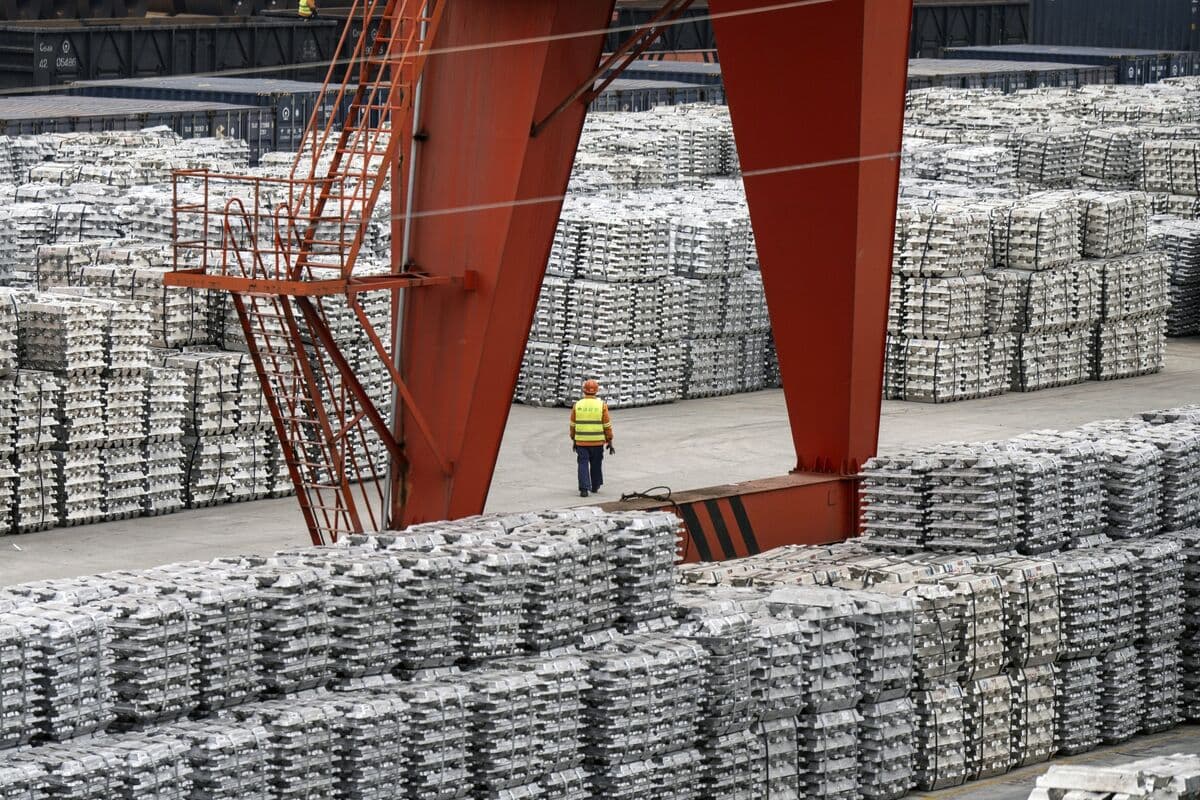Aluminum Market Faces Supply Shock Amid Iran Conflict, Yet Prices Stabilize