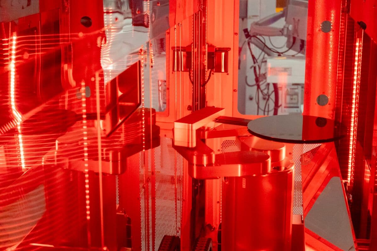 Micron and Qualcomm Boost Semiconductor Stocks Amid AI Expansion