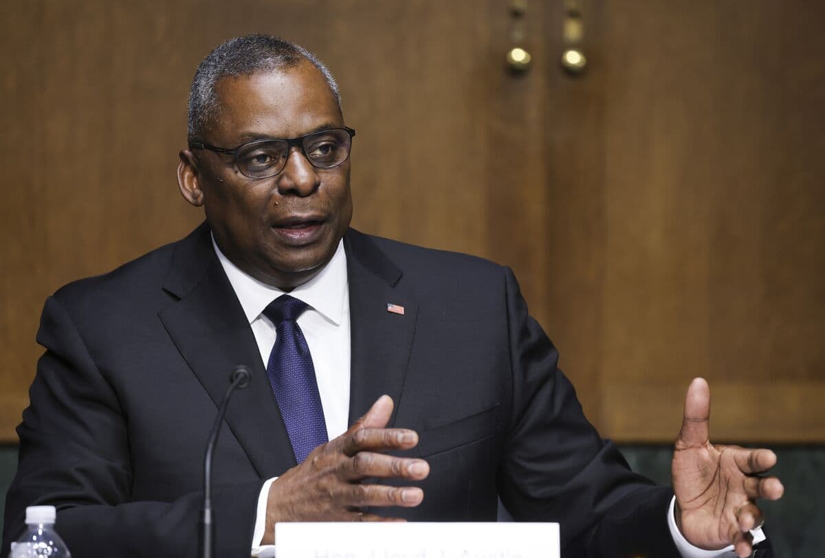 Austin States US Navy Capable of Securing Strait of Hormuz