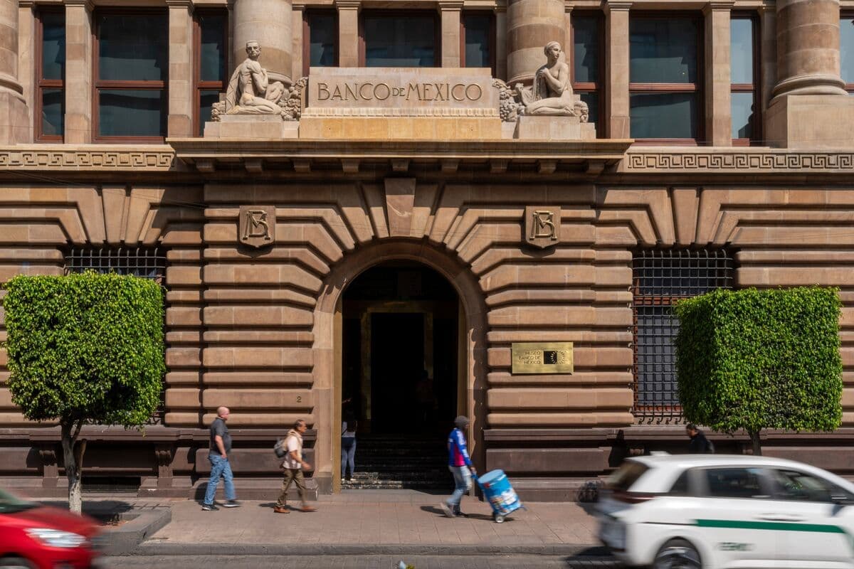 Banxico Faces Hard Choice Between Cut or Hold: Decision Day Guide