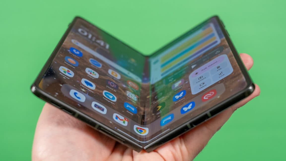 Motorola Razr Fold Review: Compact Design Comes with a High Price Tag