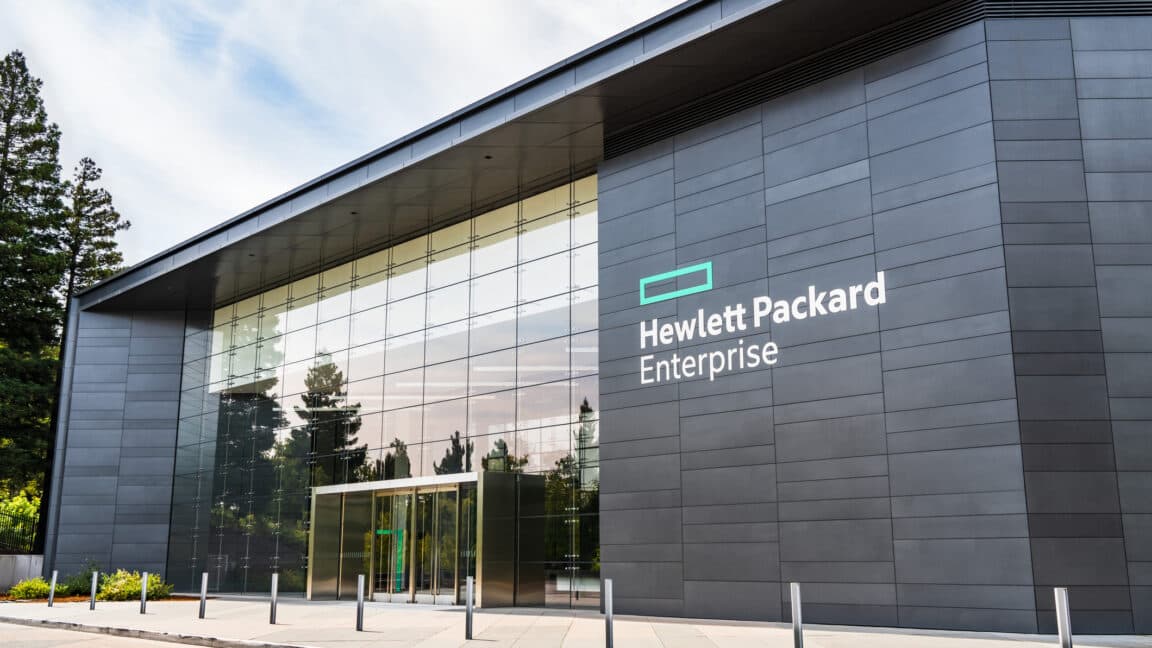 HPE Offers Year of Free Software Amidst VMware Competition