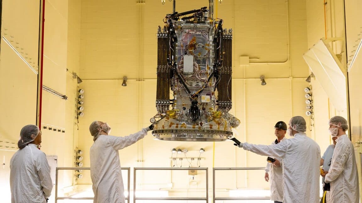 Satellite Rescue Mission Organized in Record Time, Awaiting Outcome