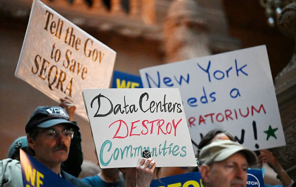 New York Imposes One-Year Ban on Data Center Construction, Impacting AI Sector