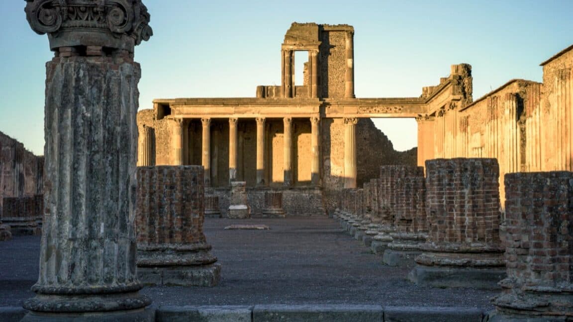 Tom Hiddleston Explores the Final Day of Pompeii in NatGeo's New Documentary