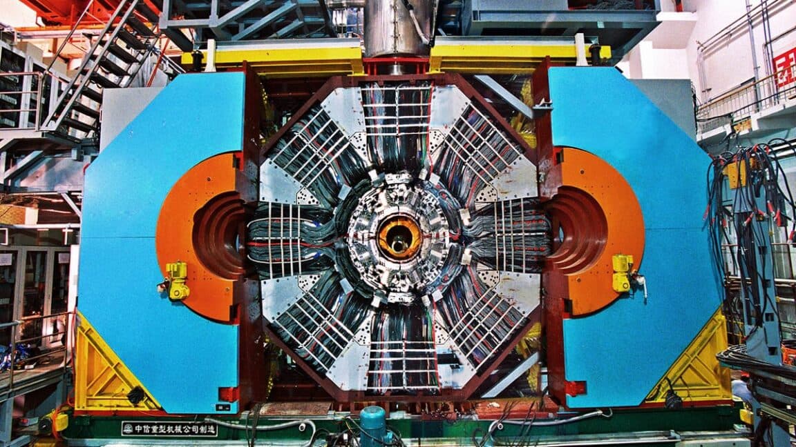 New Evidence Suggests Existence of Glueballs in Physics