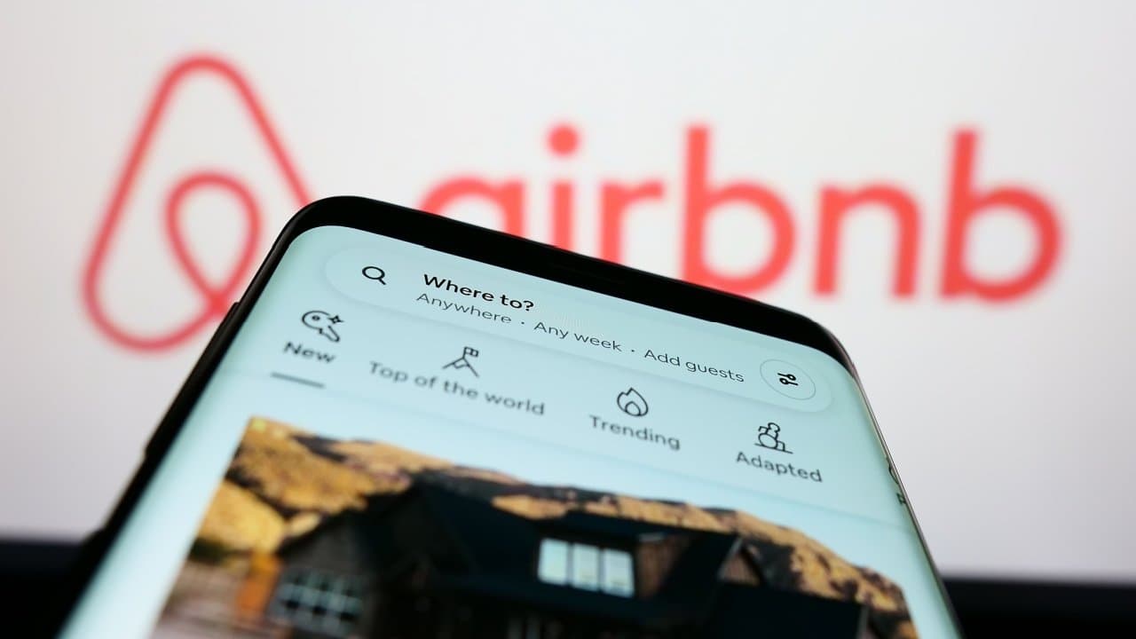 Airbnb, otel rezervasyonu ve yapay zeka hizmetleri sunmaya başladı