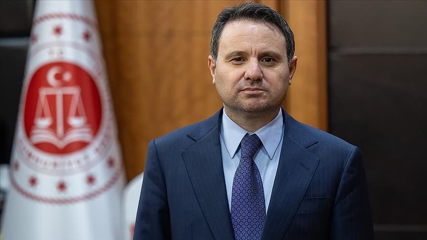 Adalet Bakanı Gürlek'ten kırmızı bültenle aranan suçluların Türkiye'ye iadelerine ilişkin açıklama