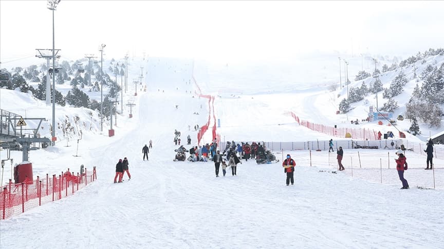 Kayak merkezlerinde en fazla kar kalınlığı 282 santimetreyle Ergan'da ölçüldü