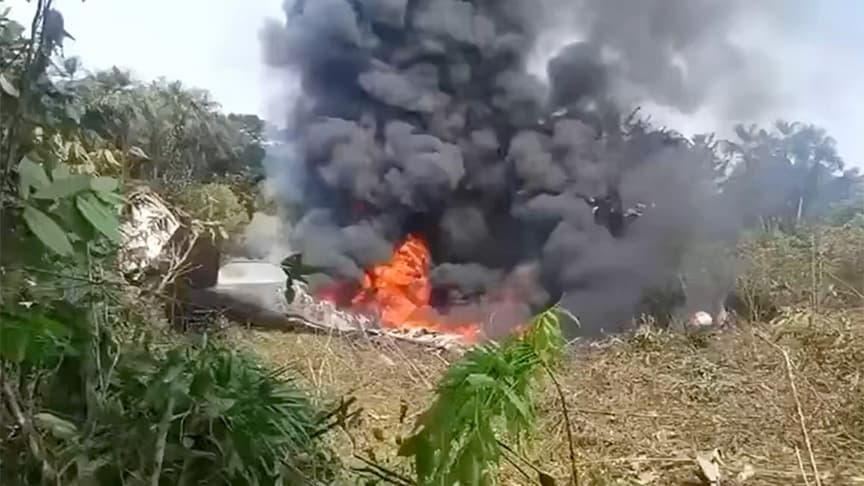 Kolombiya ordusu mensuplarını taşıyan askeri nakliye uçağı, kalkış sırasında kaza kırıma uğradı