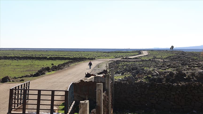 İsrail ordusu Suriye'nin güneyinde 2 sivili alıkoydu
