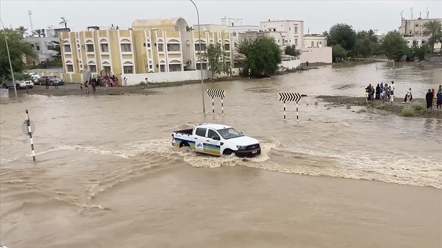 Umman'da yaşanan sel felaketinde son 3 günde 8 kişi hayatını kaybetti