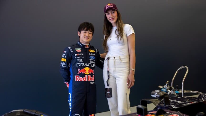Milli voleybolcu Hande Baladın, Formula 1 pilotu Yuki Tsunoda ile bir araya geldi