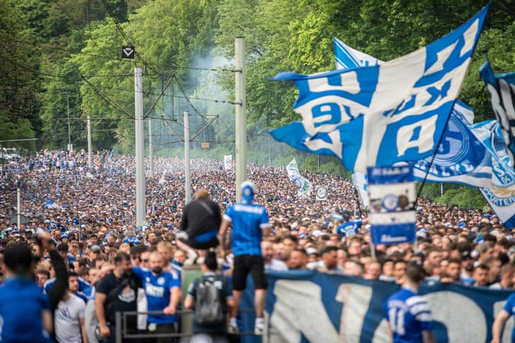 Kenan Karaman'ın attığı golle Schalke 04, Bundesliga'ya yükseldi