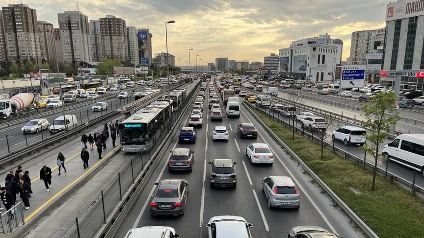 İstanbul'da akşam saatlerinde trafik yoğunluğu yüzde 80'e ulaştı