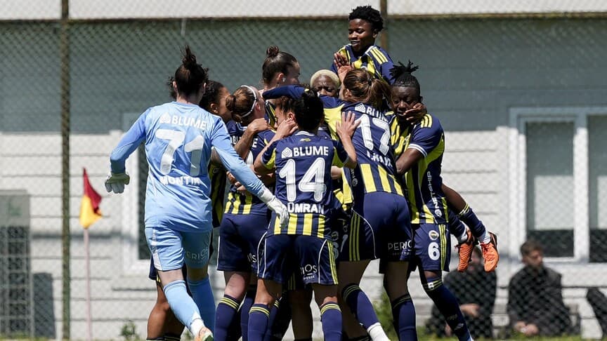 Fenerbahçe kadın futbol takımı, şampiyonluk kupasını Chobani Stadı'nda alacak