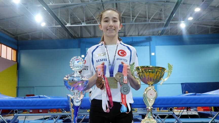 14 yaşındaki milli cimnastikçi Fatma Rana Gökçe başarılarıyla dikkat çekiyor