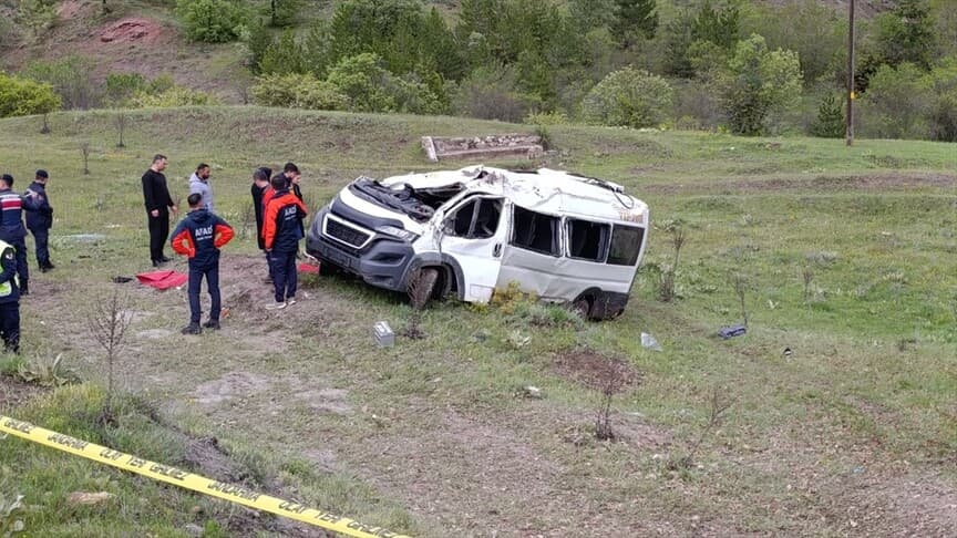 Yozgat'ta öğrenci servisi devrildi, 2 ölü, 7 yaralı