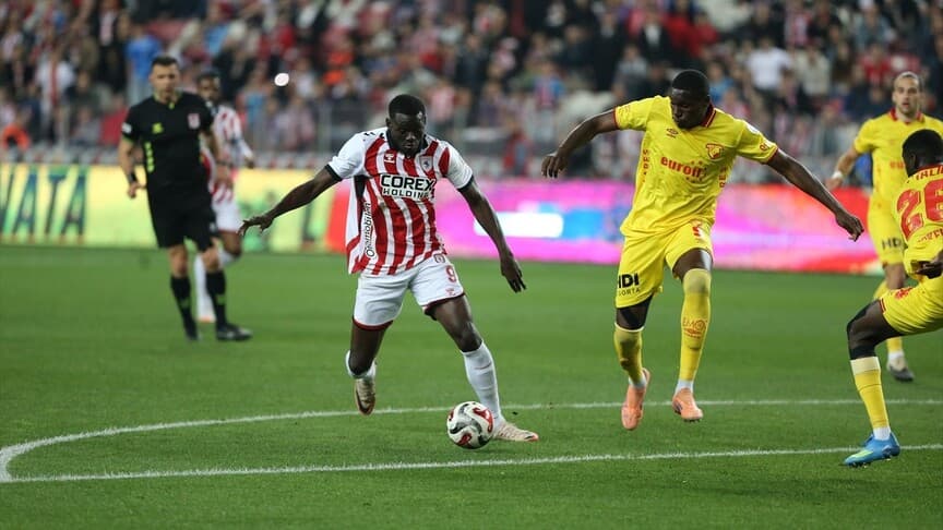 Samsunspor, Göztepe'yi 3-0 yenerek 3 puanı aldı