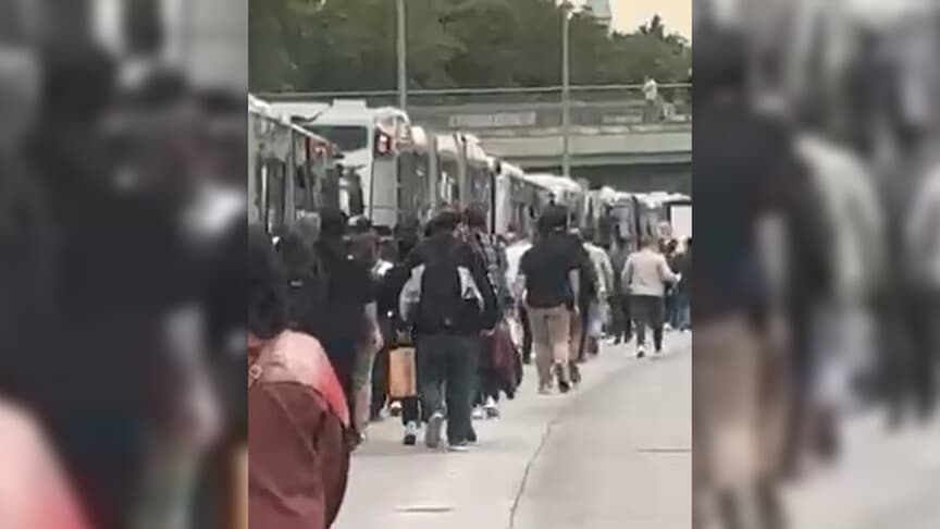 Fatih'te metrobüs arızası seferlerde aksamalara yol açtı