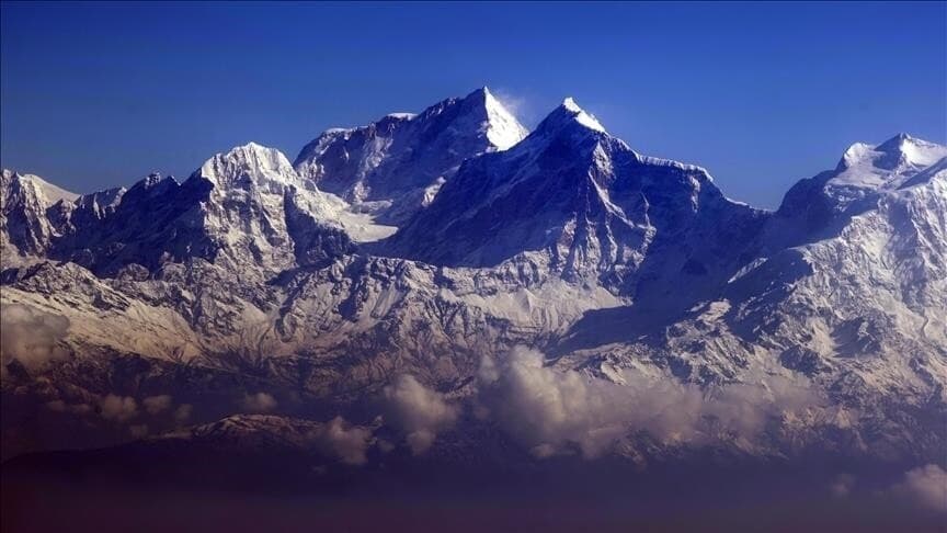 Everest Dağı'na bir günde 274 dağcı tırmandı