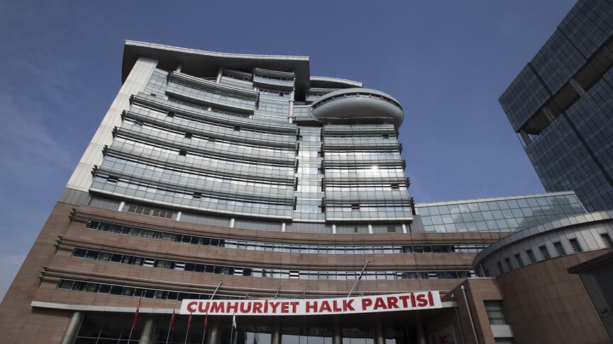 CHP kurultay davasında Özel ve yönetim görevden alındı