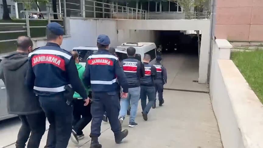 11 ilde düzenlenen operasyonlarda 71 kişi tutuklandı