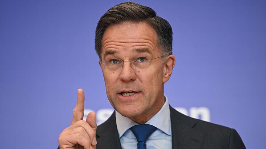Rutte, ABD'nin Avrupa'daki askeri varlığını azaltmasının NATO'yu etkilemeyeceğini söyledi
