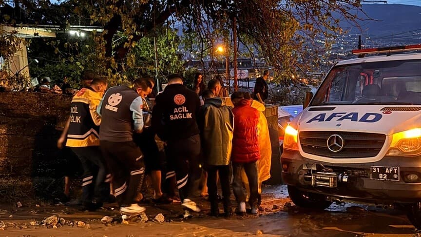 Hatay'da sağanak nedeniyle çökme meydana geldi, 1 kişi hayatını kaybetti