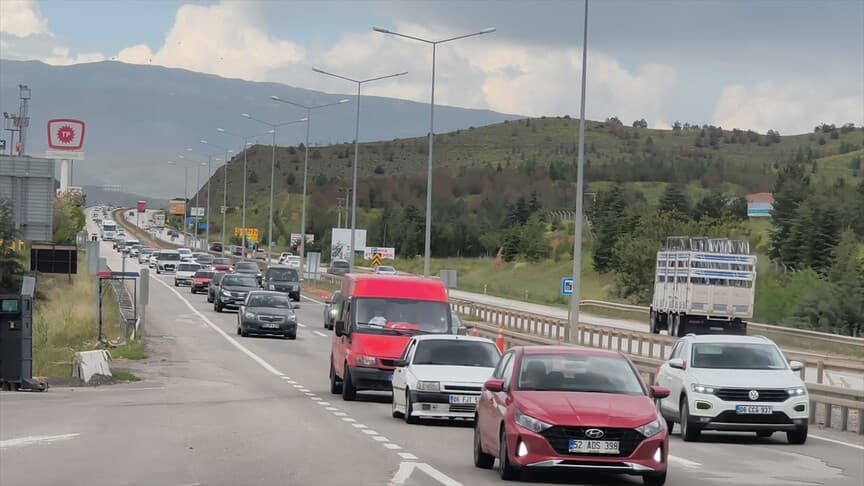 Kırıkkale'de Kurban Bayramı öncesi trafik yoğunluğu artıyor