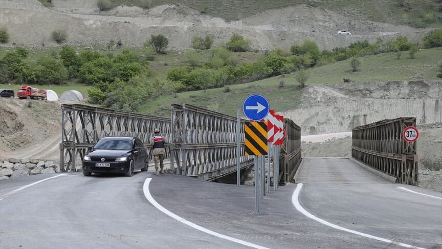 Hakkari-Van kara yolundaki ulaşım sorunu çözüldü