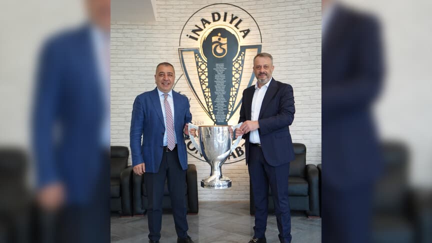 Trabzonspor, Ziraat Türkiye Kupası'nı müzesinde sergilemeye başladı