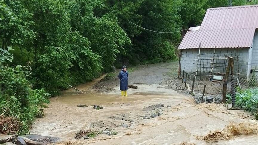Artvin'de sağanak yağışlar taşkın ve heyelanlara yol açtı
