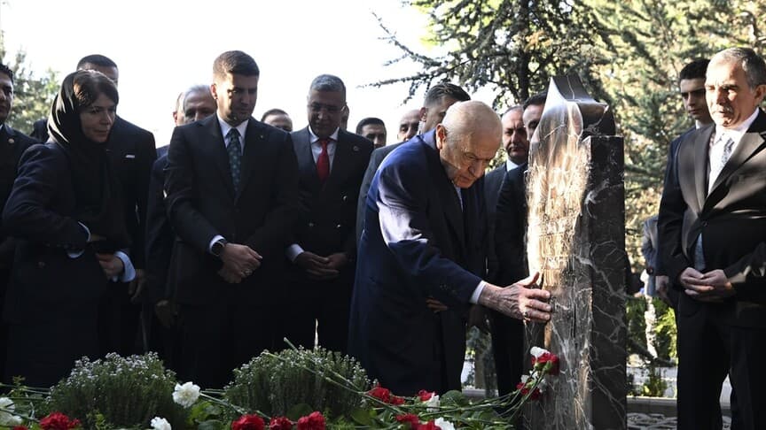 MHP Lideri Bahçeli, Alparslan Türkeş'in Anıt Mezarı'nı Ziyaret Etti