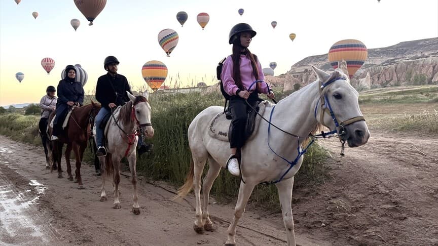 Kurban Bayramı'nda Kapadokya'da yerli turistler yoğun ilgi gösteriyor