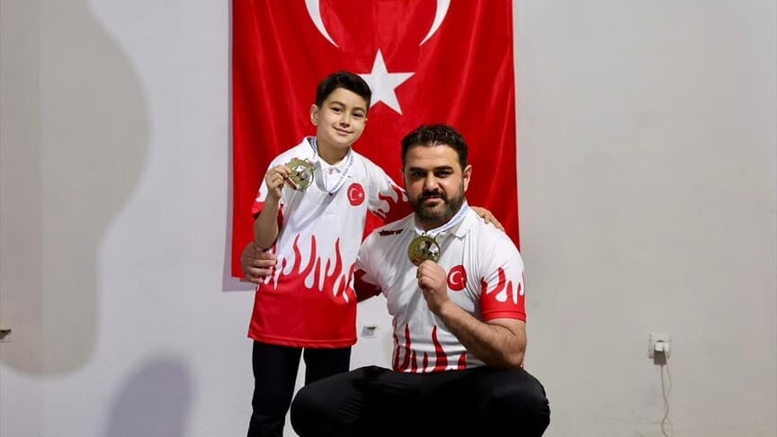 Baba ve oğlu wushu turnuvasında yeni madalyalar kazanmayı hedefliyor