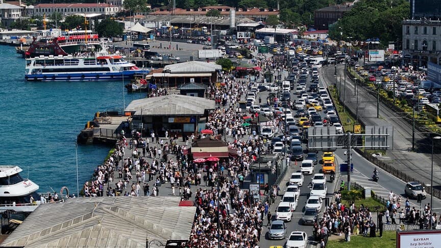 İstanbul'da Kurban Bayramı'nın ikinci gününde tarihi yerlerde kalabalık oluştu