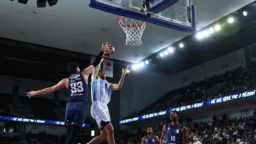 Anadolu Efes, Basketbol Süper Ligi yarı finaline yükseldi