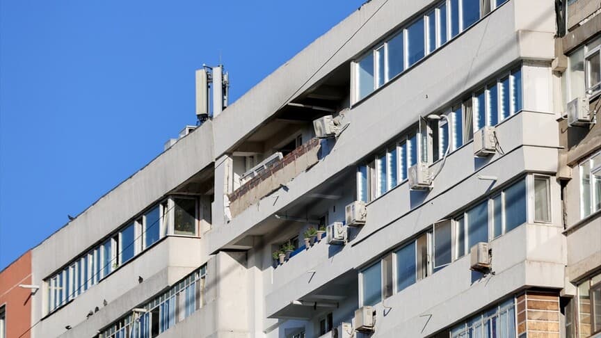 Romanya'da Rus İHA'sı bir apartmana düştü, 2 kişi yaralandı
