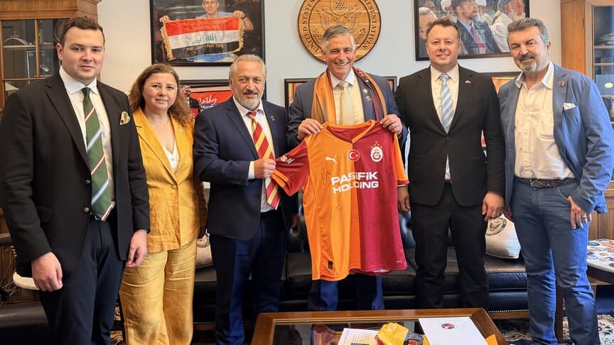 Michael Baumgartner'a Galatasaray forması hediye edildi