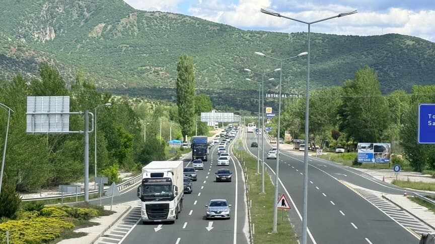 D-100 kara yolunda ağır araç geçişi 1 Haziran'a kadar yasaklandı