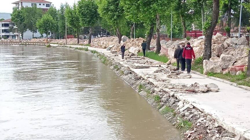 Tokat'ta taşkın riski nedeniyle bir okul ve köyde eğitime 2 gün ara verildi