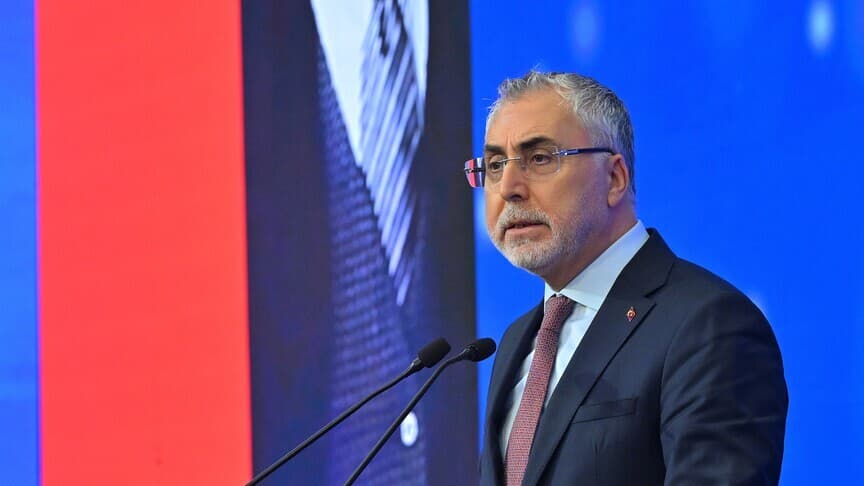 Bakan Işıkhan, ilaca erişim için 2025'te 5 milyar lira destek verecek