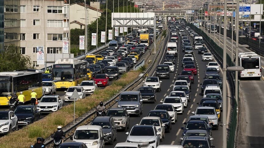 İstanbul'da Kurban Bayramı sonrası ilk iş gününde trafik yoğunluğu