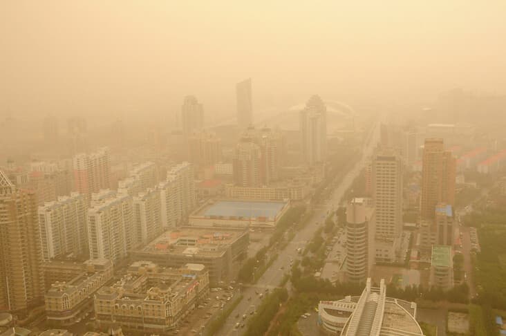 Kum fırtınası Harbin şehrini toz bulutlarıyla kapladı