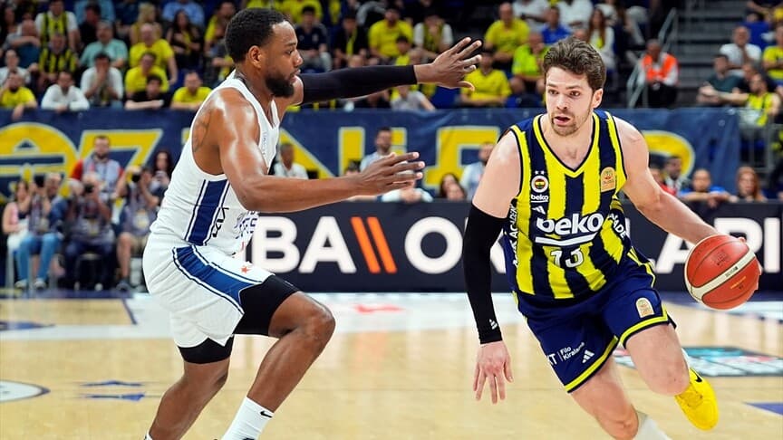 Fenerbahçe Beko, play-off yarı finalinde Anadolu Efes'i 60-59 mağlup etti.
