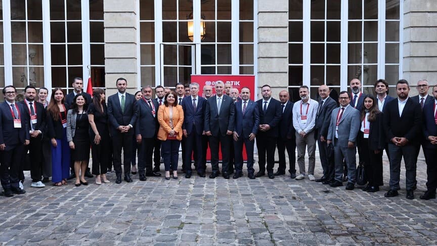 Ticaret Bakanı Bolat, Paris'te Türk iş insanlarıyla bir araya geldi