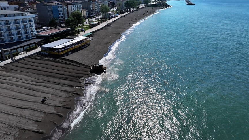 Akçakoca'nın plajları sezon için temizleniyor