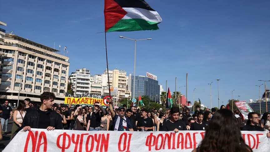 Atina'da İsrailli turistleri taşıyan gemiye protesto düzenlendi