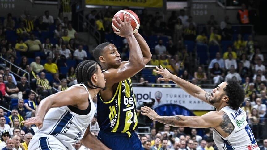 Fenerbahçe Beko, Anadolu Efes'i 73-72 ile geçti